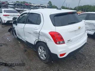 2022 Chevrolet Trax LS z VIN KL7CJNSM7NB543376, wystawiony jako IAAI lot #42245284 z przebiegiem 74 681 mil mil oraz . Historia ofert i sprzedaży dostępna na DreamBid. Obrazek 3.