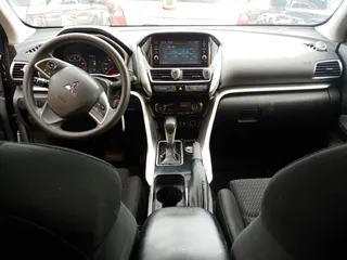 2019 Mitsubishi Eclipse Cross ES z VIN JA4AT3AA1KZ033893, wystawiony jako Copart lot #60106505 z przebiegiem 275 957 mil mil oraz Czysty tytuł • Clean title. Historia ofert i sprzedaży dostępna na DreamBid. Obrazek 9.
