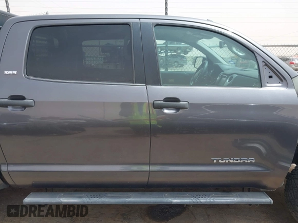 2014 Toyota Tundra SR5 z VIN 5TFEM5F1XEX082020, wystawiony jako IAAI lot #41914391 z przebiegiem 75 787 mil mil oraz . Historia ofert i sprzedaży dostępna na DreamBid. Obrazek 14.