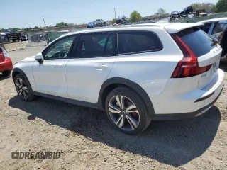 2025 Volvo V60 Cross Country Plus with VIN YV4L12WK0S2146031, listed as a Copart auction lot 52360105 with 5,046 mi miles and Clean Title. Bid and sale history available at carsss.com. Image 2.