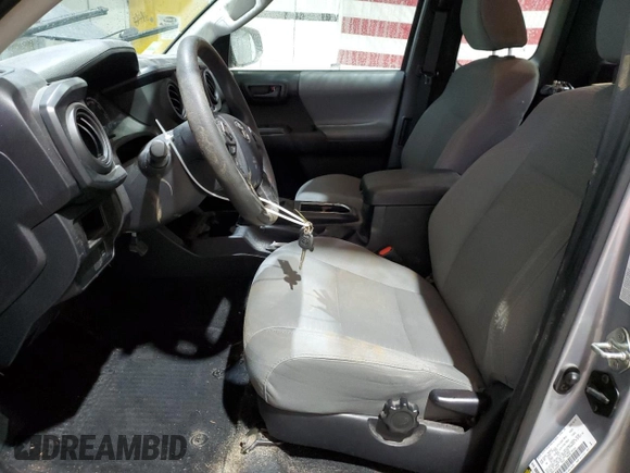 2018 Toyota Tacoma SR z VIN 5TFSX5EN7JX063465, wystawiony jako Copart lot #51912445 z przebiegiem 65 598 mil mil oraz Szkoda całkowita • Salvage title. Historia ofert i sprzedaży dostępna na DreamBid. Obrazek 7.