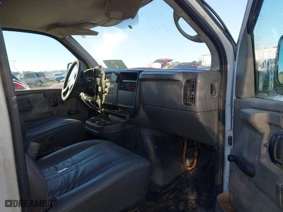 2004 Chevrolet Express Cargo Van with VIN 1GCFG15TX41101349, listed as a IAAI auction lot 41263311 with 262,276 mi miles. Bid and sale history available at carsss.com. Image 5.