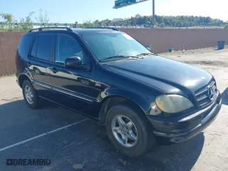 2001 Mercedes-Benz M-Class with VIN 4JGAB54E01A272539, listed as a IAAI auction lot 42124321 with 272,098 mi miles. Bid and sale history available at carsss.com. Image 1.