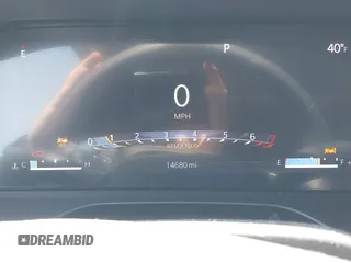2024 Jeep Grand Cherokee Laredo z VIN 1C4RJHAG3RC697996, wystawiony jako IAAI lot #41973399 z przebiegiem 14 680 mil mil oraz . Historia ofert i sprzedaży dostępna na DreamBid. Obrazek 15.