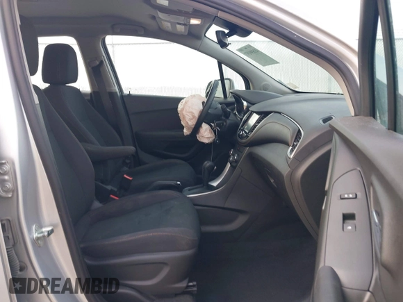 2017 Chevrolet Trax LS with VIN 3GNCJKSBXHL289303, listed as a IAAI auction lot 41899197 with 103,267 mi miles. Bid and sale history available at carsss.com. Image 5.