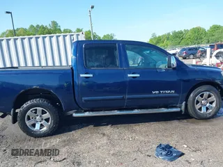 2007 Nissan Titan SE z VIN 1N6BA07B77N214250, wystawiony jako IAAI lot #42142029 z przebiegiem 184 575 mil mil oraz . Historia ofert i sprzedaży dostępna na DreamBid. Obrazek 13.