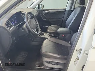 2024 Volkswagen Tiguan SE с VIN 3VV3B7AX4RM085495, выставлен на аукционе IAAI как лот 42796456 с пробегом 34 680 миль миль и . История ставок и продаж доступна на DreamBid. Изображение 43.