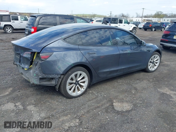 2022 Tesla Model 3 Long Range z VIN 5YJ3E1EB2NF203477, wystawiony jako IAAI lot #42037932 z przebiegiem 56 509 mil mil oraz . Historia ofert i sprzedaży dostępna na DreamBid. Obrazek 4.