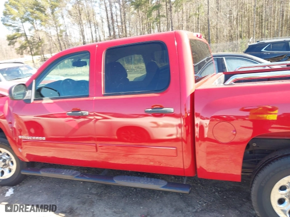 2007 Chevrolet Silverado 1500 LT w/1LT with VIN 2GCEC13C971720713, listed as a IAAI auction lot 41631983 with 111,020 mi miles. Bid and sale history available at carsss.com. Image 14.
