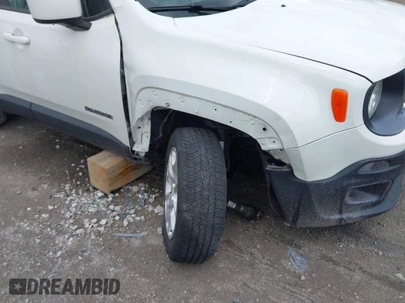 2015 Jeep Renegade Latitude with VIN ZACCJABT8FPC19914, listed as a IAAI auction lot 42081686 with 179,330 mi miles. Bid and sale history available at carsss.com. Image 6.
