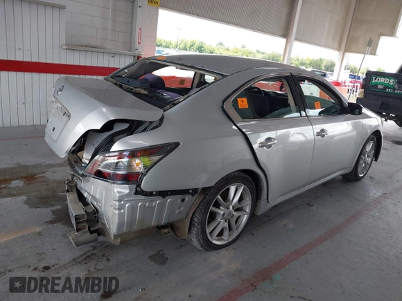2014 Nissan Maxima SV z VIN 1N4AA5AP6EC463959, wystawiony jako IAAI lot #40179497 z przebiegiem 182 867 mil mil oraz . Historia ofert i sprzedaży dostępna na DreamBid. Obrazek 4.