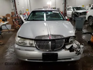 2002 Lincoln Town Car Signature z VIN 1LNHM82W02Y665486, wystawiony jako Copart lot #41381275 z przebiegiem Nie podano mil oraz Szkoda całkowita • Salvage title. Historia ofert i sprzedaży dostępna na DreamBid. Obrazek 5.