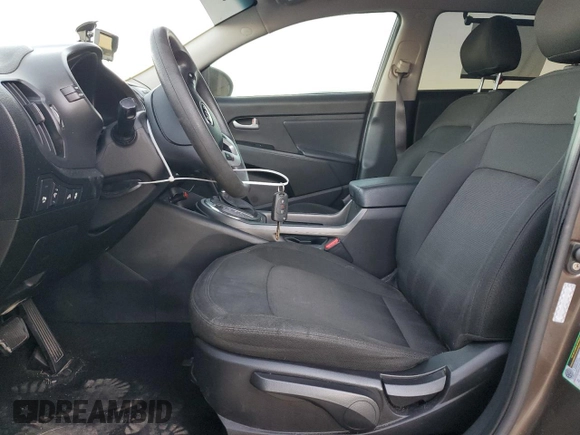 2013 Kia Sportage LX z VIN KNDPB3A23D7465413, wystawiony jako Copart lot #83694894 z przebiegiem 122 467 mil mil oraz Szkoda całkowita • Salvage title. Historia ofert i sprzedaży dostępna na DreamBid. Obrazek 7.