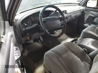 1996 Ford Bronco XL с VIN 1FMEU15N5TLB27829, выставлен на аукционе Copart как лот 58618705 с пробегом Не указан миль и Чистый • Clean title. История ставок и продаж доступна на DreamBid. Изображение 8.