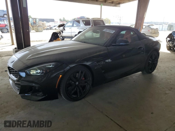 2025 BMW Z4 sDriveM40i with VIN WBAHF9C05SWY43531, listed as a Copart auction lot 46370325 with 1,943 mi miles and Salvage Title. Bid and sale history available at carsss.com. Image 1.