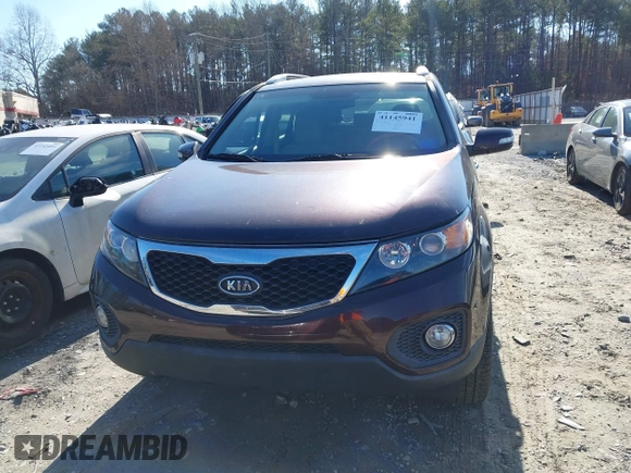 2011 Kia Sorento EX with VIN 5XYKU3A12BG089184, listed as a IAAI auction lot 41145941 with 111,597 mi miles. Bid and sale history available at carsss.com. Image 12.