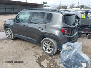 2020 Jeep Renegade Latitude with VIN ZACNJABB6LPL62935, listed as a IAAI auction lot 41487763 with 140,078 mi miles. Bid and sale history available at carsss.com. Image 3.