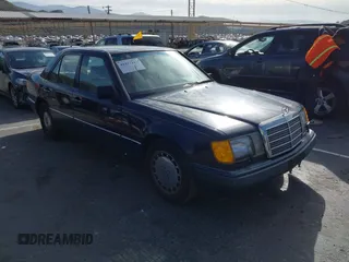 1992 Mercedes-Benz 300 with VIN WDBEA30D7NB624802, listed as a IAAI auction lot 41423241 with Not Provided miles. Bid and sale history available at carsss.com. Image 1.