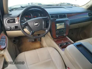 2008 Chevrolet Suburban LTZ z VIN 1GNFC16048R228113, wystawiony jako Copart lot #44743795 z przebiegiem 252 236 mil mil oraz Szkoda całkowita • Salvage title. Historia ofert i sprzedaży dostępna na DreamBid. Obrazek 8.