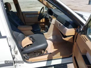 1991 Volvo 740 z VIN YV1FA8842M2506866, wystawiony jako IAAI lot #42076046 z przebiegiem 126 781 mil mil oraz . Historia ofert i sprzedaży dostępna na DreamBid. Obrazek 5.