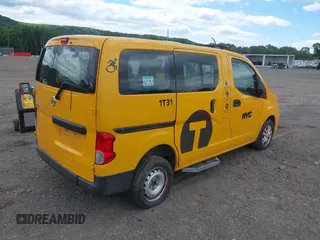 2014 Nissan NV200 z VIN 3N8CM0JTXEK702664, wystawiony jako IAAI lot #39503323 z przebiegiem 218 360 mil mil oraz . Historia ofert i sprzedaży dostępna na DreamBid. Obrazek 4.
