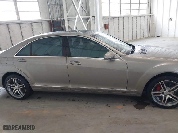 2007 Mercedes-Benz S-Class 5.5L V8 with VIN WDDNG71X07A081212, listed as a IAAI auction lot 41971565 with 166,904 mi miles. Bid and sale history available at carsss.com. Image 13.
