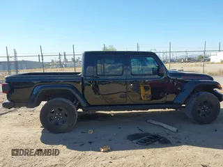 2022 Jeep Gladiator Mojave with VIN 1C6JJTEG7NL180485, listed as a IAAI auction lot 41030779 with 41,445 mi miles and . Bid and sale history available at DreamBid. Image 13.