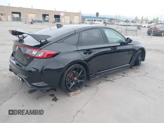 2023 Honda Civic Type R z VIN JHMFL5G44PX002339, wystawiony jako IAAI lot #42072502 z przebiegiem 27 940 mil mil oraz . Historia ofert i sprzedaży dostępna na DreamBid. Obrazek 4.