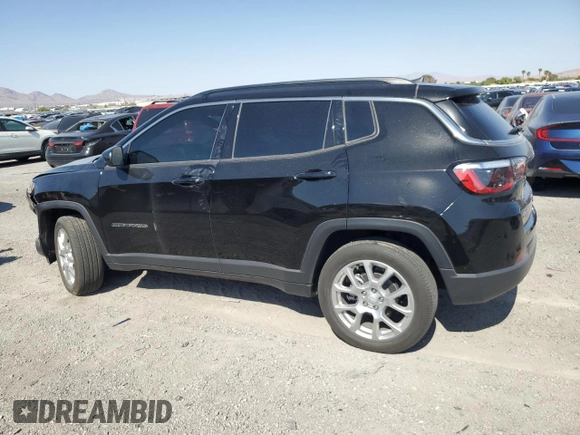 2023 Jeep Compass Latitude Lux z VIN 3C4NJDFNXPT522385, wystawiony jako Copart lot #57990555 z przebiegiem 28 159 mil mil oraz Szkoda całkowita • Salvage title. Historia ofert i sprzedaży dostępna na DreamBid. Obrazek 2.