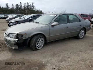 2001 Toyota Camry LE z VIN JT2BF22K310337953, wystawiony jako Copart lot #51907905 z przebiegiem Nie podano mil oraz Czysty tytuł • Clean title. Historia ofert i sprzedaży dostępna na DreamBid. Obrazek 1.