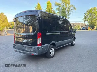 2017 Ford Transit z VIN 1FTYR2CM1HKB48712, wystawiony jako Copart lot #56607885 z przebiegiem 82 756 mil mil oraz Szkoda całkowita • Salvage title. Historia ofert i sprzedaży dostępna na DreamBid. Obrazek 4.