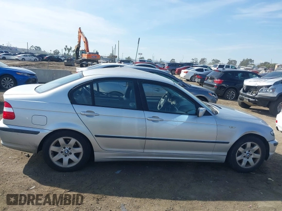 2004 BMW 3 Series 325i with VIN WBAAZ33494KP83238, listed as a IAAI auction lot 41594397 with 1 mi miles. Bid and sale history available at carsss.com. Image 13.