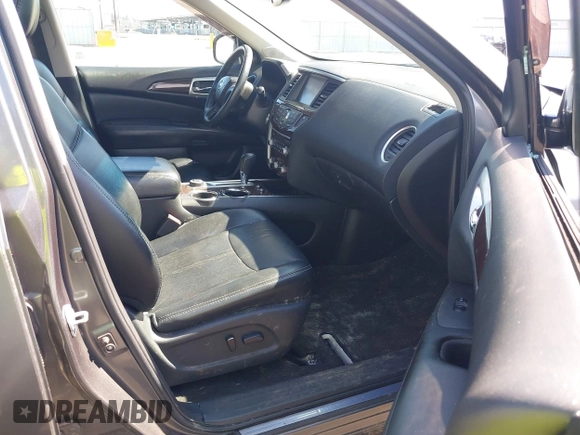 2015 Nissan Pathfinder S z VIN 5N1AR2MM7FC686768, wystawiony jako IAAI lot #41869145 z przebiegiem 150 144 mil mil oraz . Historia ofert i sprzedaży dostępna na DreamBid. Obrazek 5.
