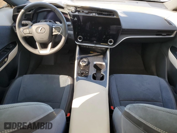 2023 Lexus RZ 450e Premium z VIN JTJAAAAB5PA007146, wystawiony jako Copart lot #50764805 z przebiegiem 20 747 mil mil oraz Szkoda całkowita • Salvage title. Historia ofert i sprzedaży dostępna na DreamBid. Obrazek 8.