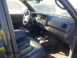 1999 Dodge Durango z VIN 1B4HS28Z4XF612380, wystawiony jako IAAI lot #41283684 z przebiegiem 133 226 mil mil oraz . Historia ofert i sprzedaży dostępna na DreamBid. Obrazek 5.
