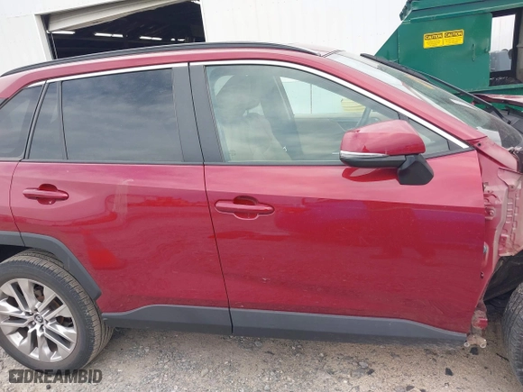 2021 Toyota RAV4 XLE Premium with VIN 2T3C1RFV0MW119864, listed as a IAAI auction lot 41760698 with 30,350 mi miles. Bid and sale history available at carsss.com. Image 14.