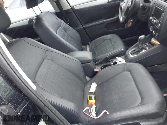 2011 Volkswagen Jetta SEL z VIN 3VWLX7AJ8BM348523, wystawiony jako IAAI lot #42336459 z przebiegiem 178 770 mil mil oraz . Historia ofert i sprzedaży dostępna na DreamBid. Obrazek 5.