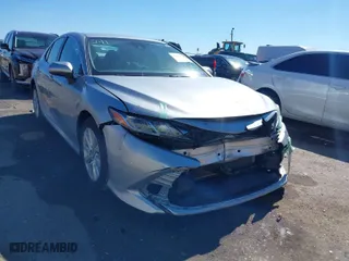 2020 Toyota Camry LE with VIN 4T1C11AK4LU302190, listed as a IAAI auction lot 41625262 with 61,337 mi miles. Bid and sale history available at carsss.com. Image 1.