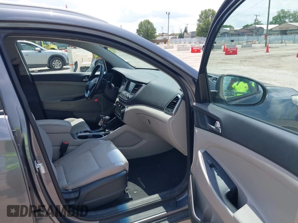 2018 Hyundai Tucson Sport z VIN KM8J3CAL9JU752050, wystawiony jako IAAI lot #42558721 z przebiegiem 173 974 mil mil oraz . Historia ofert i sprzedaży dostępna na DreamBid. Obrazek 5.