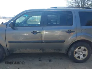 2011 Honda Pilot LX with VIN 5FNYF4H2XBB064209, listed as a IAAI auction lot 41779836 with 213,163 mi miles. Bid and sale history available at carsss.com. Image 14.