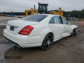 2013 Mercedes-Benz S 550 z VIN WDDNG7DB4DA530161, wystawiony jako Copart lot #58713145 z przebiegiem 119 561 mil mil oraz Szkoda całkowita • Salvage title. Historia ofert i sprzedaży dostępna na DreamBid. Obrazek 3.