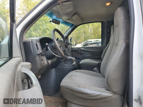 2006 Chevrolet Express Cargo z VIN 1GCHG35U761242721, wystawiony jako Copart lot #75036204 z przebiegiem 253 979 mil mil oraz Czysty tytuł • Clean title. Historia ofert i sprzedaży dostępna na DreamBid. Obrazek 7.