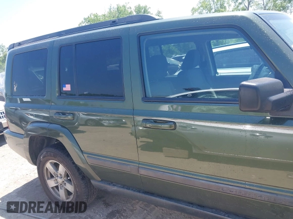 2008 Jeep Commander Sport z VIN 1J8HG48K88C232277, wystawiony jako IAAI lot #42582253 z przebiegiem 159 912 mil mil oraz . Historia ofert i sprzedaży dostępna na DreamBid. Obrazek 14.