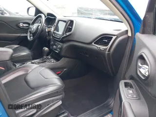 2019 Jeep Cherokee Trailhawk with VIN 1C4PJMBX0KD141577, listed as a IAAI auction lot 42413454 with 122,386 mi miles and . Bid and sale history available at DreamBid. Image 5.