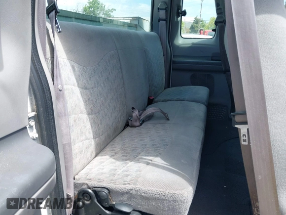 2000 Ford Super Duty F-250 XL with VIN 1FTNX20L0YEA50080, listed as a IAAI auction lot 42086439 with 230,868 mi miles. Bid and sale history available at carsss.com. Image 8.