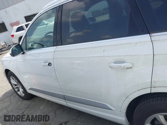 2018 Audi Q7 Premium Plus z VIN WA1LAAF74JD002648, wystawiony jako IAAI lot #42810341 z przebiegiem 92 541 mil mil oraz . Historia ofert i sprzedaży dostępna na DreamBid. Obrazek 14.