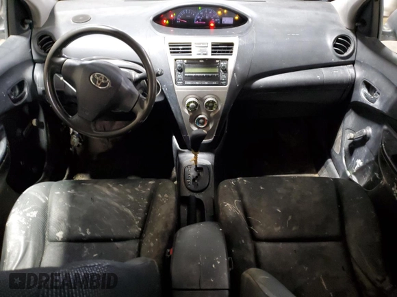 2009 Toyota Yaris z VIN JTDBT903391318992, wystawiony jako Copart lot #58753615 z przebiegiem 286 924 mil mil oraz Tytuł czysty. Historia ofert i sprzedaży dostępna na DreamBid. Obrazek 8.