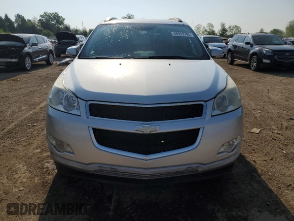 2011 Chevrolet Traverse 1LT z VIN 1GNKRGED9BJ403885, wystawiony jako Copart lot #56929765 z przebiegiem Nie podano mil oraz Szkoda całkowita • Salvage title. Historia ofert i sprzedaży dostępna na DreamBid. Obrazek 5.