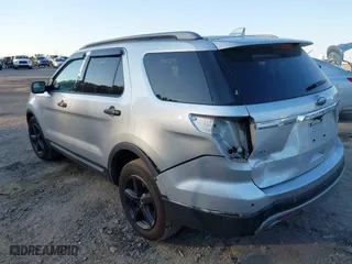 2017 Ford Explorer XLT with VIN 1FM5K8DH3HGB03300, listed as a IAAI auction lot 40978498 with 94,665 mi miles. Bid and sale history available at carsss.com. Image 3.