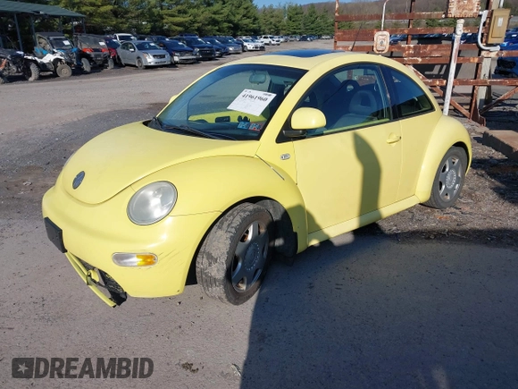 2000 Volkswagen Beetle GLS с VIN 3VWCD21C2YM498598, выставлен на аукционе IAAI как лот 41961960 с пробегом 193 228 миль миль и . История ставок и продаж доступна на DreamBid. Изображение 2.